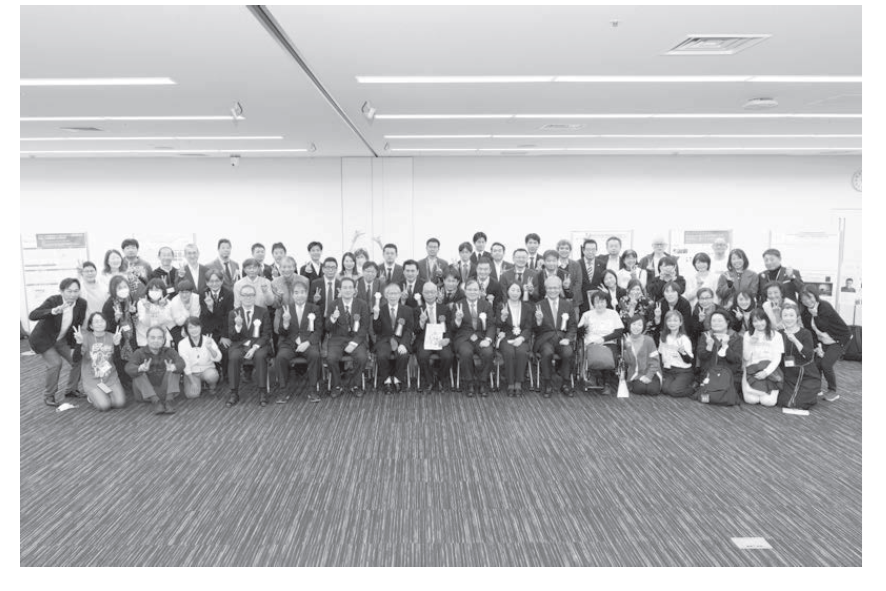 Figure 3. The photo with patient groups, support groups, researchers, and guests at the venue, which was filled with excitement.