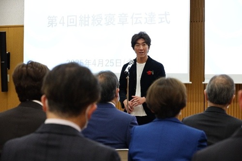 受章者代表挨拶のもようの画像