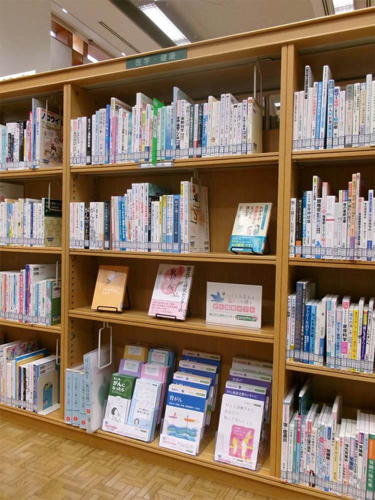 春日井市立図書館の画像
