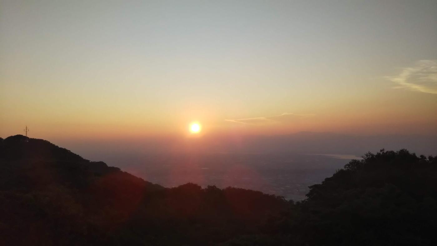 バイオハッカソン会場から眺める夕日